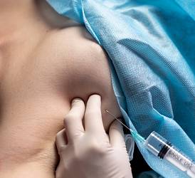 Врач-колопроктолог, хирург, онколог, маммолог, кмн, Русецкая М.О. выполняет биопсию молочной железы