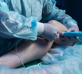 Врач сердечно-сосудистый хирург, флеболог, колопроктолог Кислицин А.Ю. в операционной